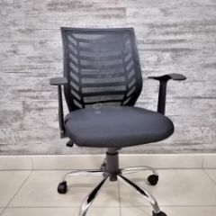 Кресло Barneo K-138 для персонала (черная ткань черная сетка) в Муравленко - muravlenko.mebel24.online | фото 1