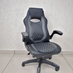 Кресло геймерское Barneo K-37 (черная кожа серые вставки) в Муравленко - muravlenko.mebel24.online | фото